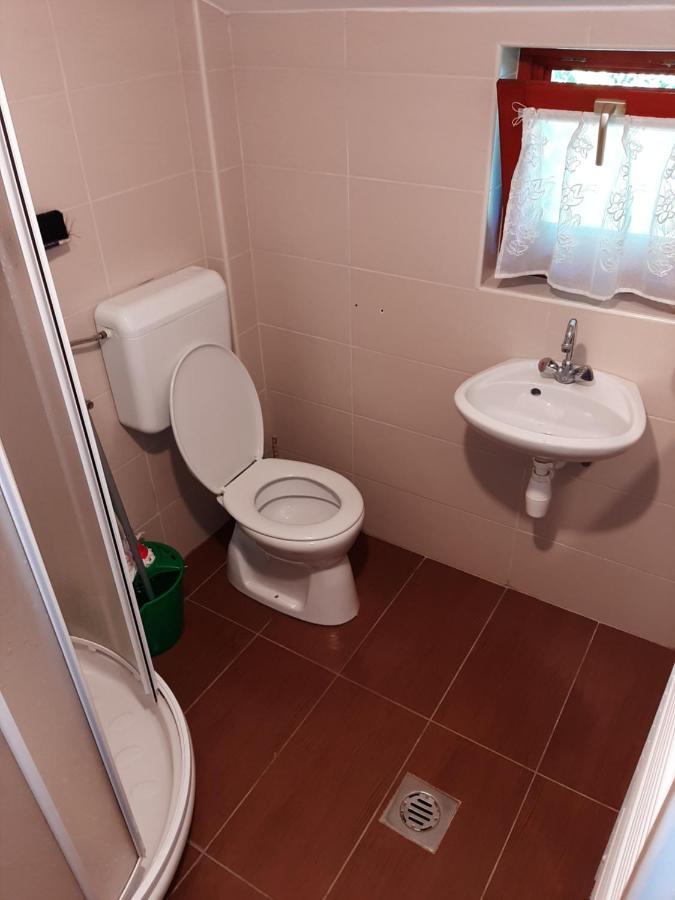 Gyopar Gyoengye Apartmanhaz Oroshaza Exterior photo